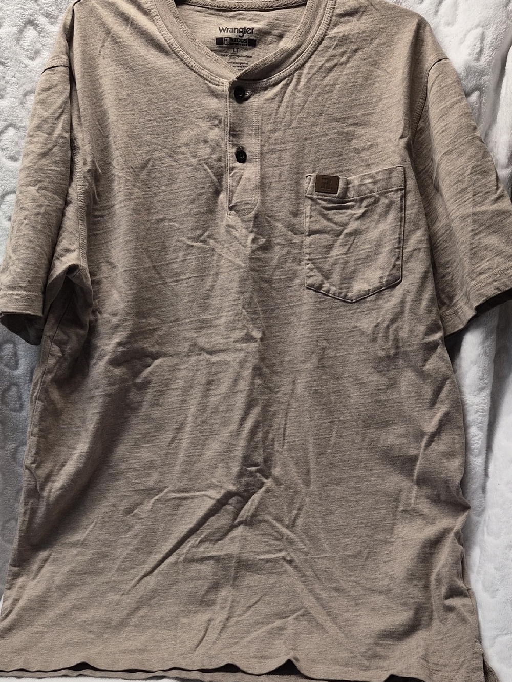 Wrangler Short-Sleeve Henley Pocket Shirt in Light Brown